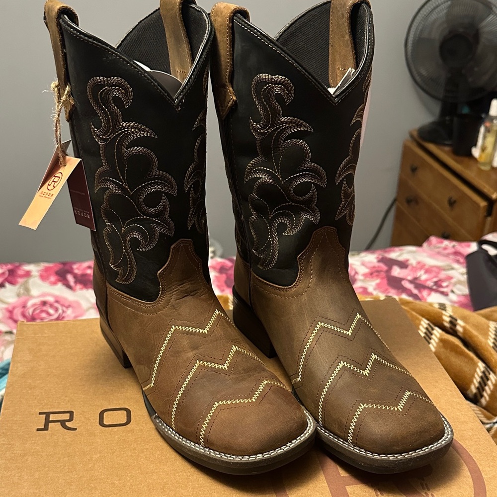 Roper Black and Brown Ankle Boots 7y 8.5w western boot 👢